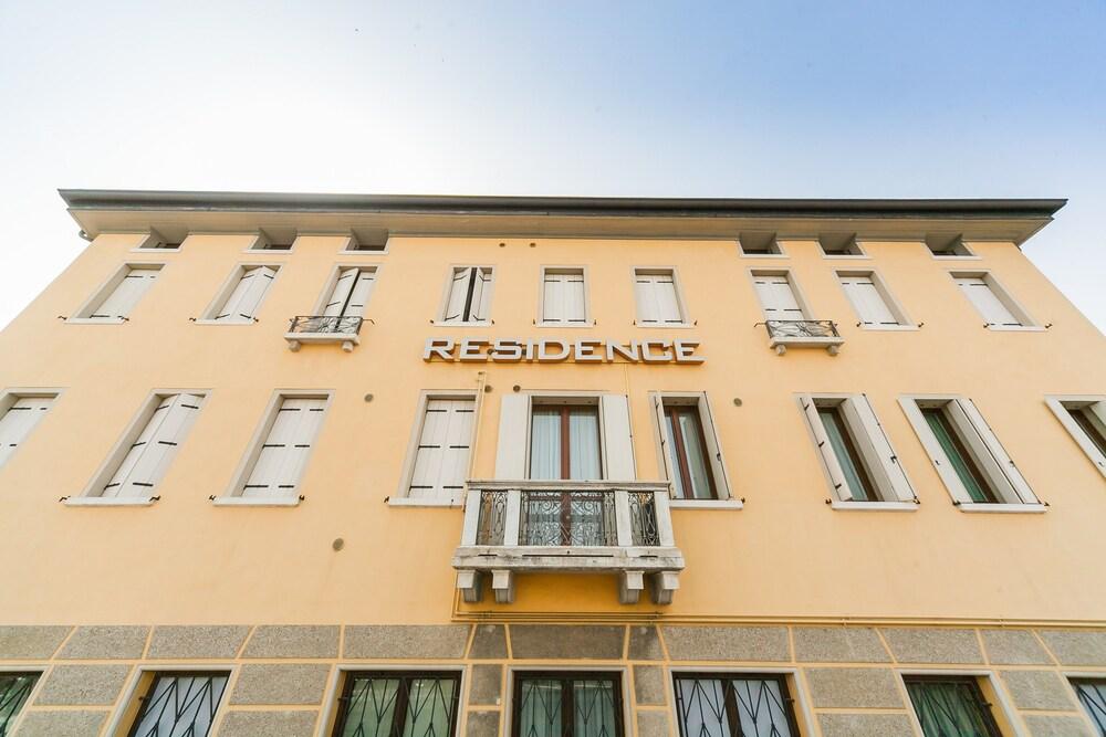 Palazzo Brando - Living Apartments Treviso Buitenkant foto